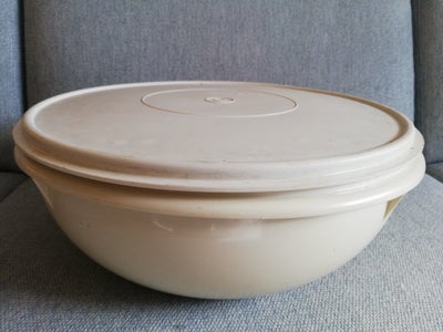 2 x Store TUPPERWARE skåle m/låg