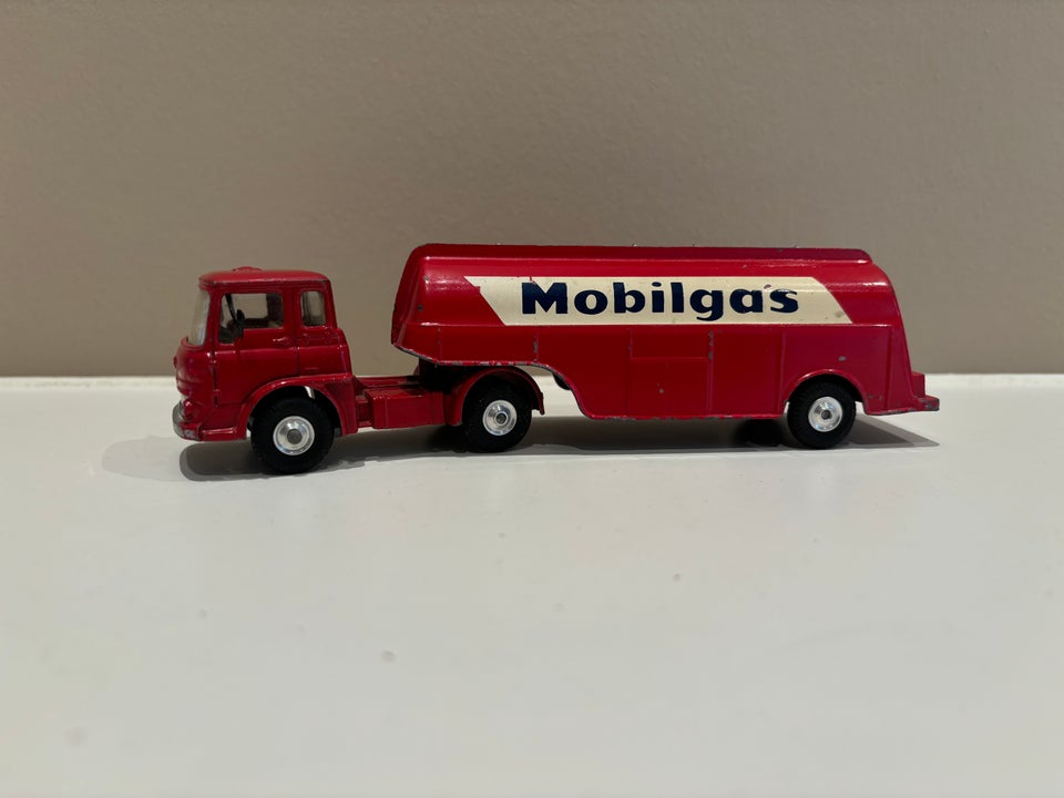 Modellastbil Corgi Bedford