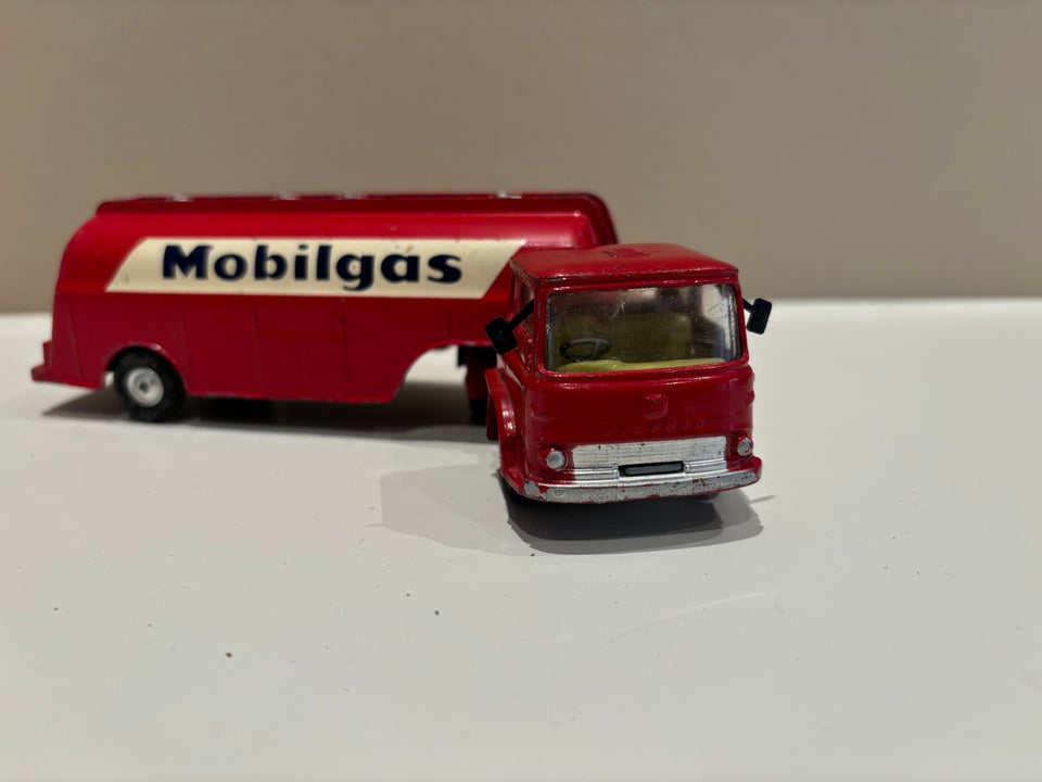 Modellastbil Corgi Bedford