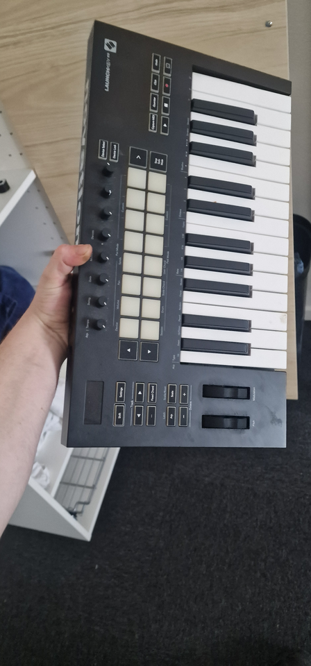 Novation launchkey, Launchkey 25