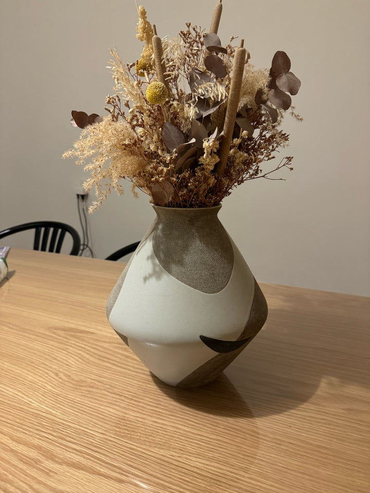 Stor buket tørret blomster med vase