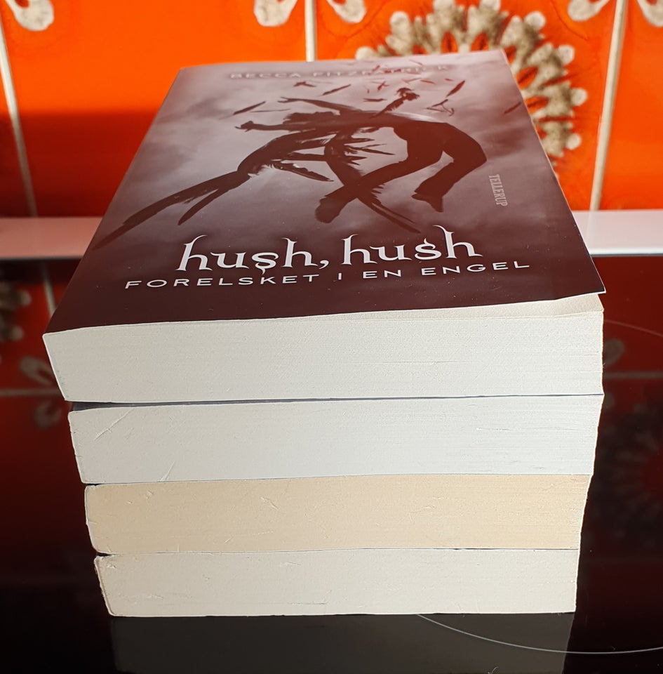 Hush, hush 1-4 (komplet), Becca