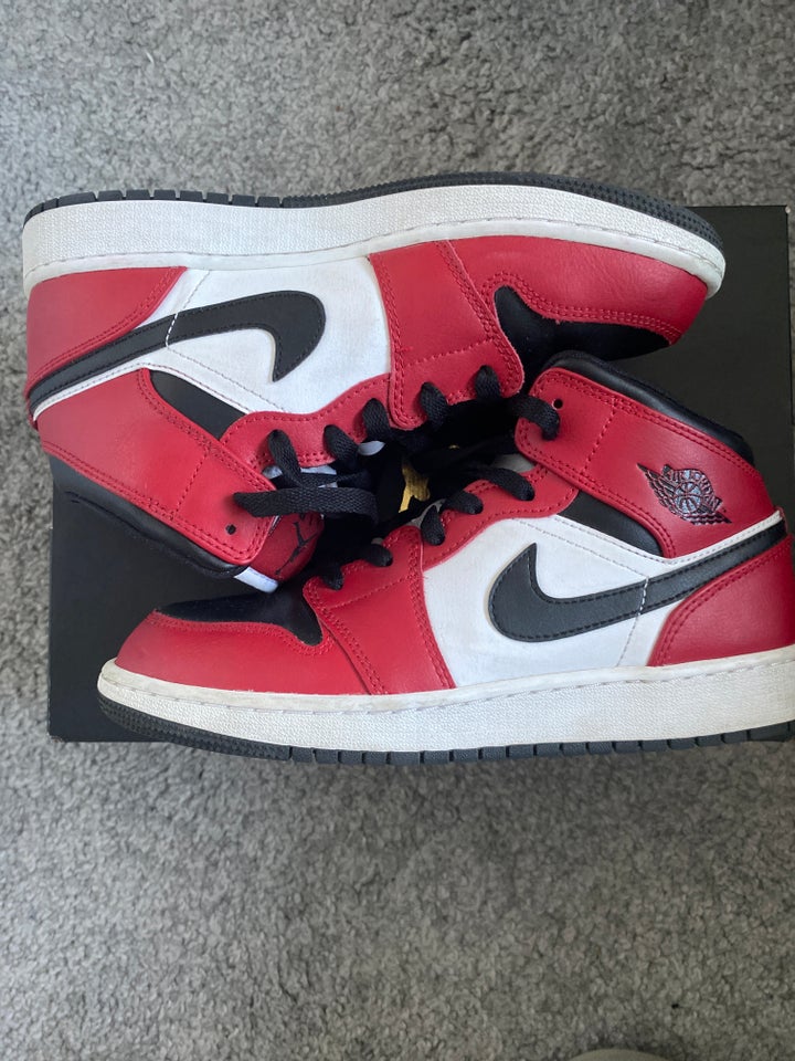 Sneakers, str. 38, Air Jordan 1