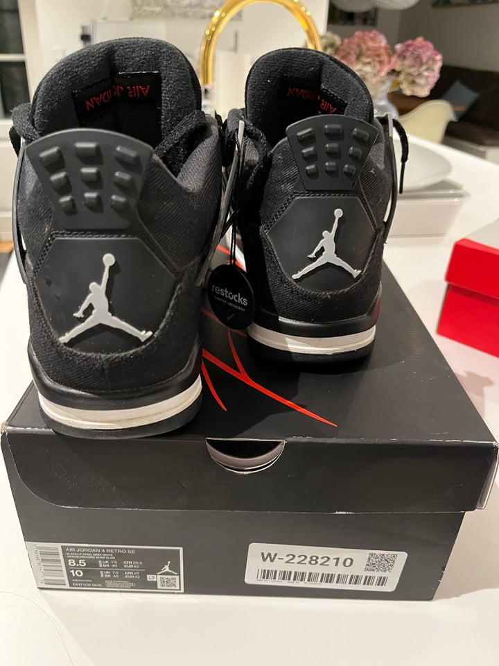 Sneakers, str. 42, Air Jordan 4