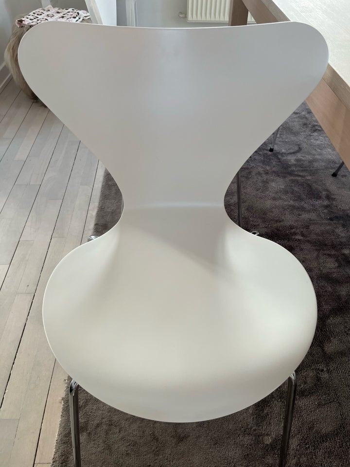 Arne Jacobsen, stol, 7er AJ stole