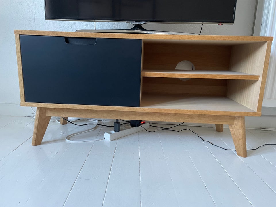 Tv bord, b: 40 l: 106 h: 53