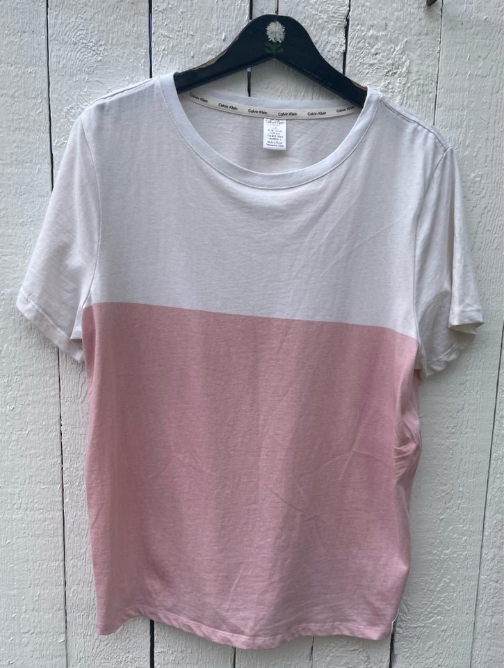 T-shirt Calvin Klein  str 42