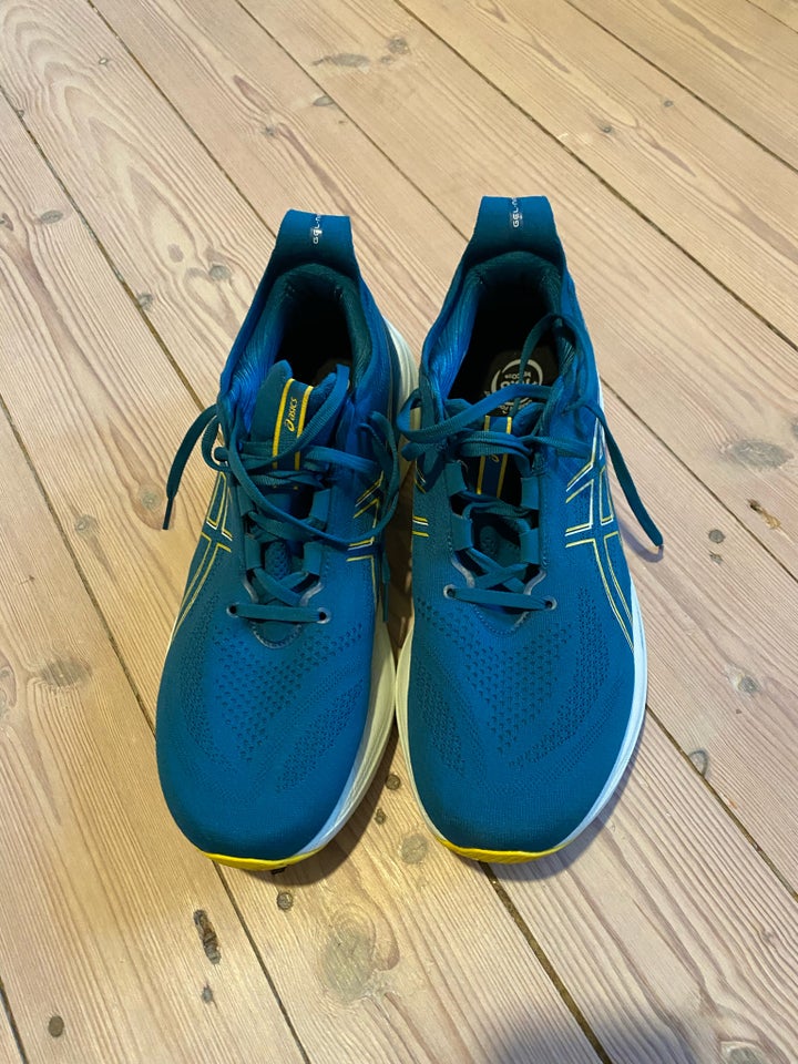 Løbesko, Asics Gel-Nimbus 26