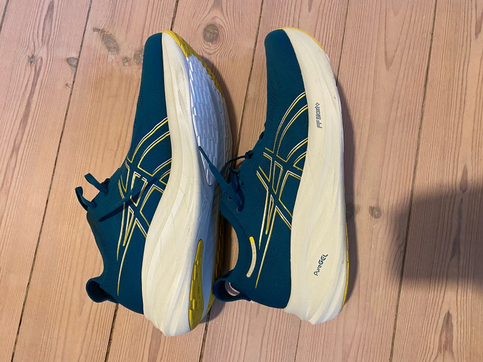 Løbesko, Asics Gel-Nimbus 26