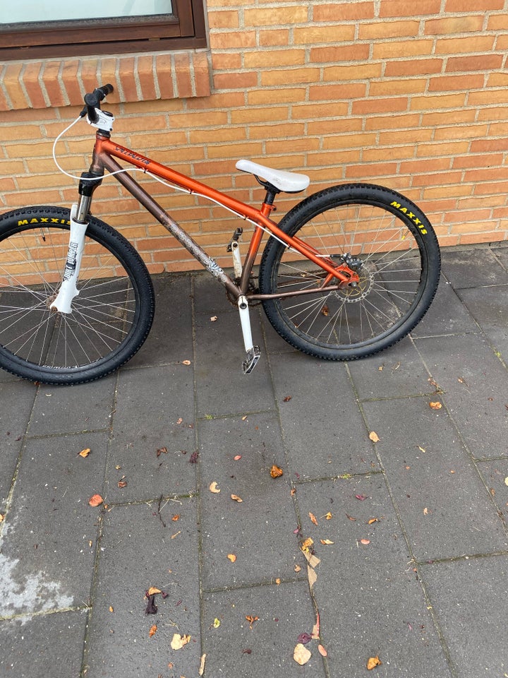 andet mærke dirt Jumper 20 tommer