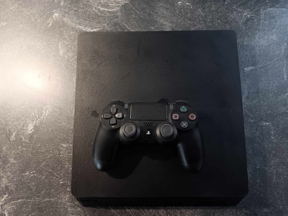 Playstation 4, God