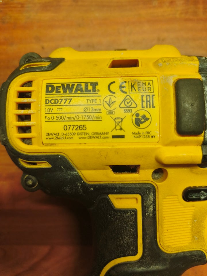 Skruemaskine, Dewalt dcd777