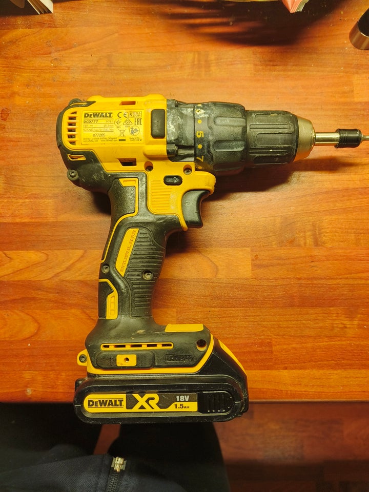 Skruemaskine, Dewalt dcd777