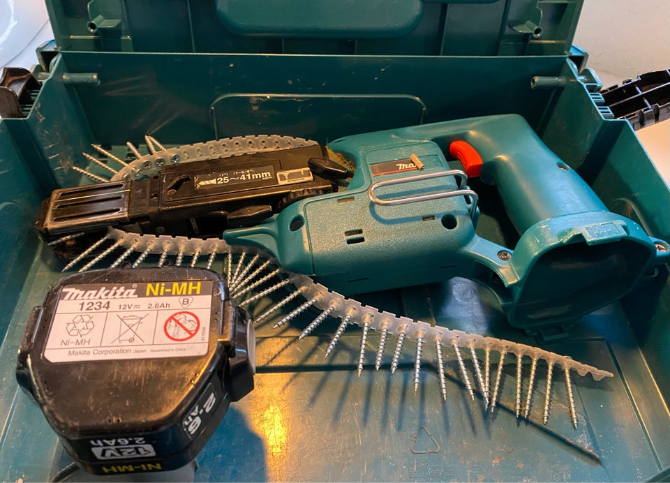 Gipsskruemaskine, Makita 6836D