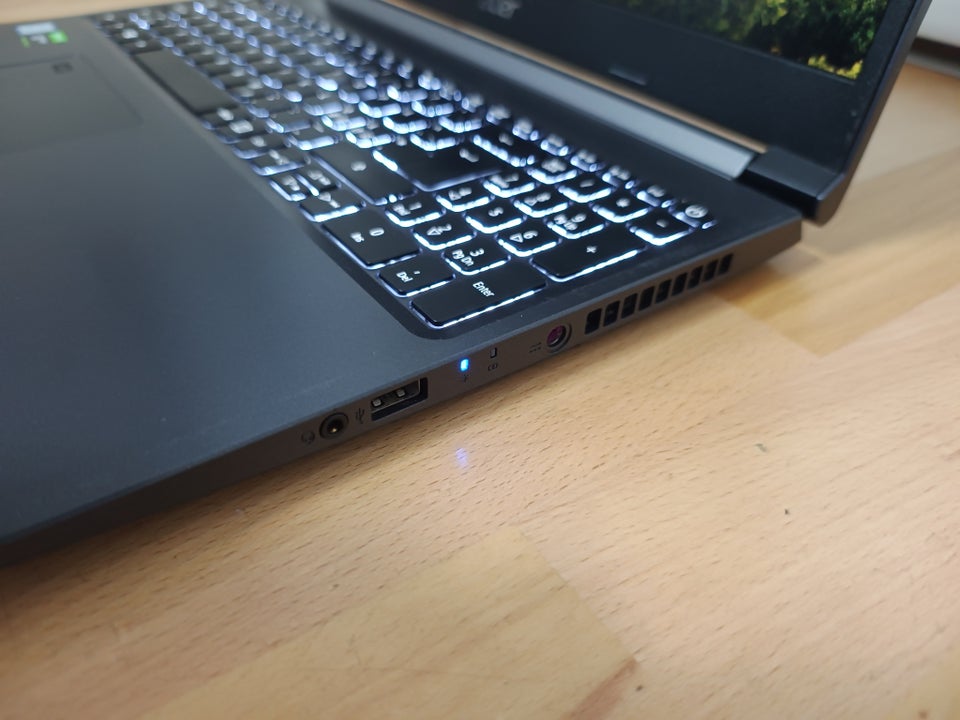 Acer Aspire 7, 2,4 GHz, 16 GB ram