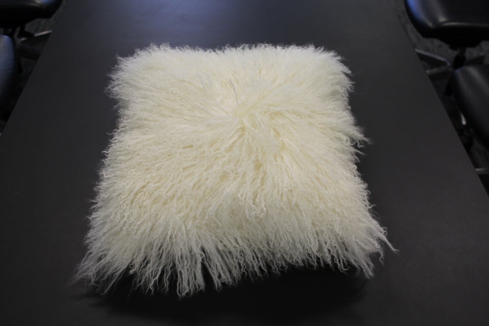 hvid fluffy pude debenhams