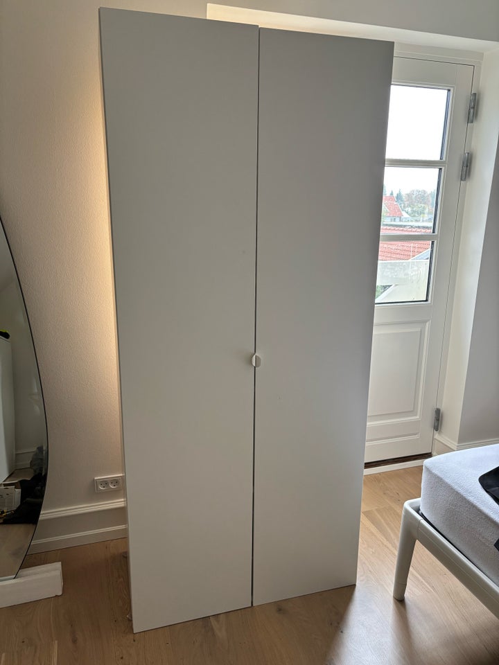 Klædeskab, Ikea, b: 80 d: 40 h: 180