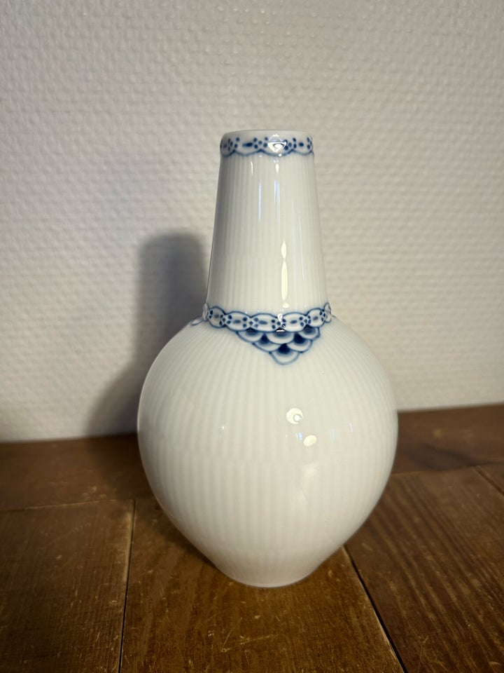 Prinsesse vase NY, Royal