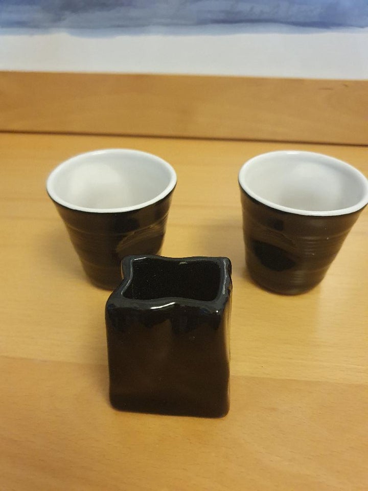 Porcelæn 2 krus + mini vase