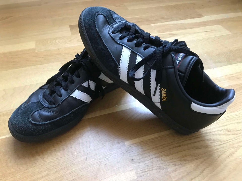 Fritidssko Adidas str 42