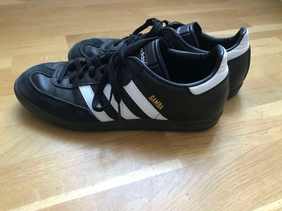 Fritidssko Adidas str 42