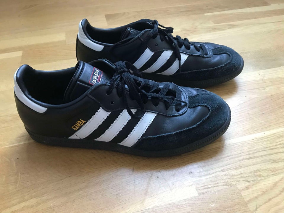 Fritidssko Adidas str 42