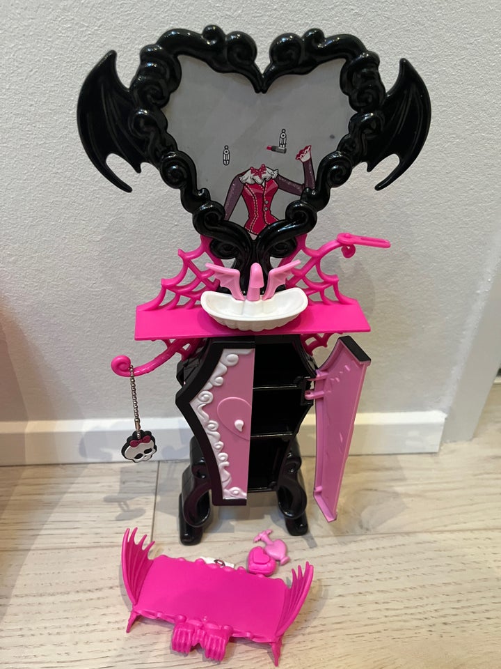 Barbie, Monster High