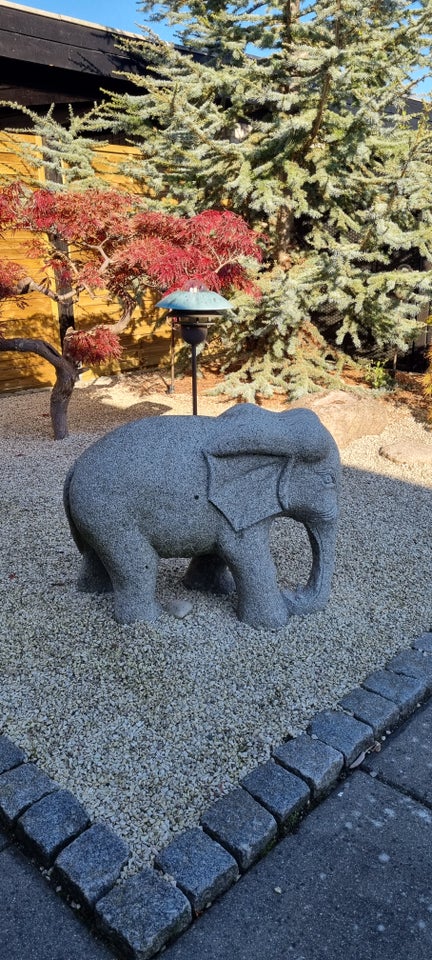 Elefant i granit, havefigur