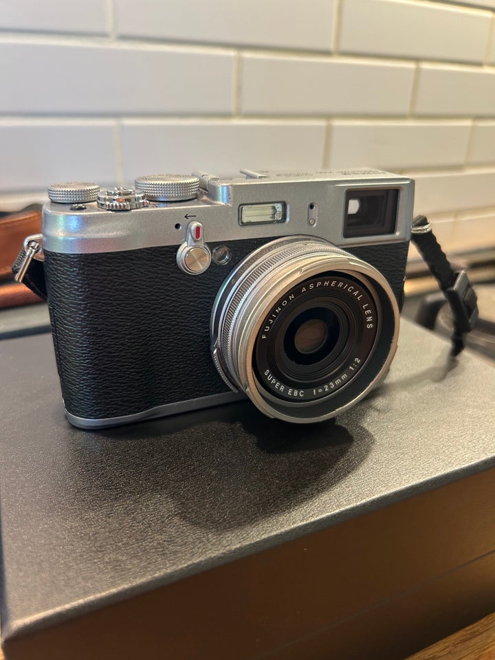 Fujifilm, X100, 12.3 MP megapixels