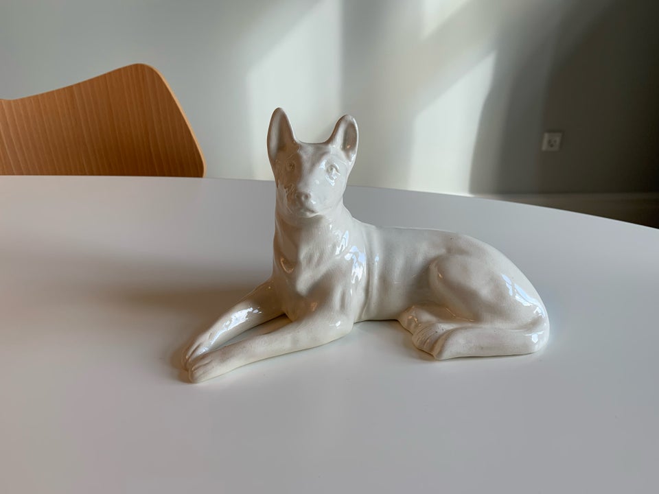 Hund i porcelæn