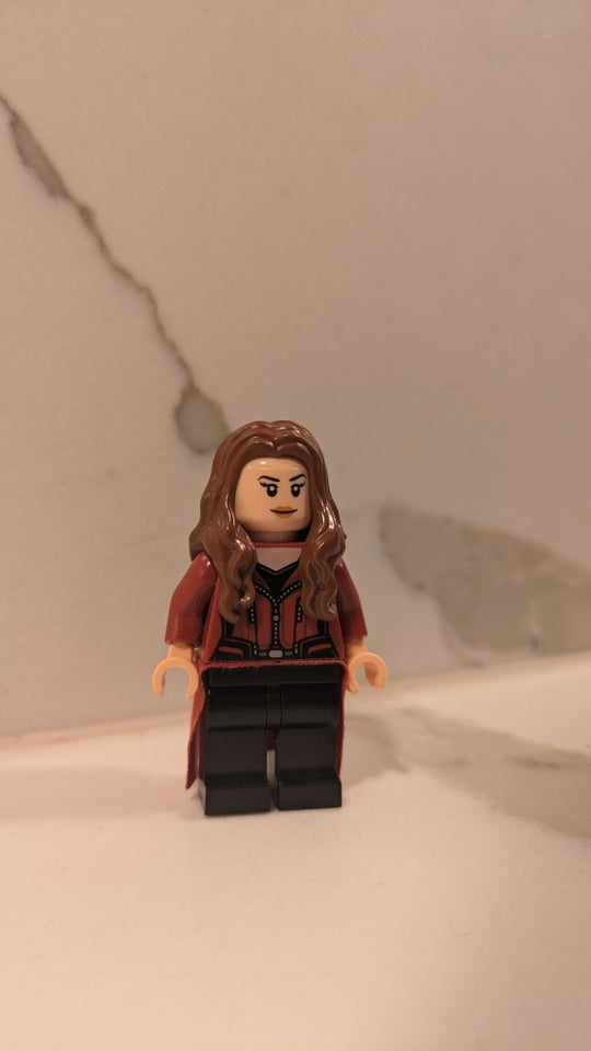 Lego Minifigures, The Scarlet