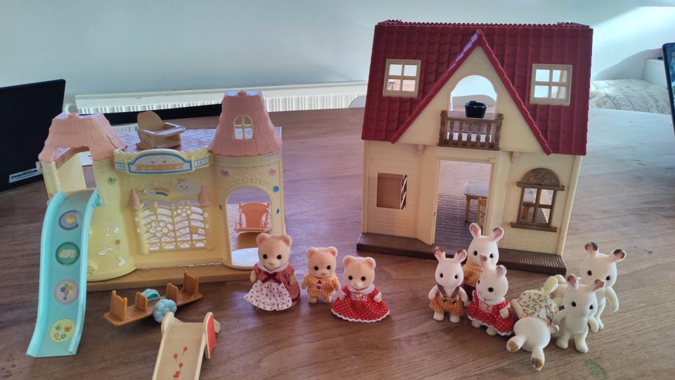 Sylvanian, Dukkehus og dukker