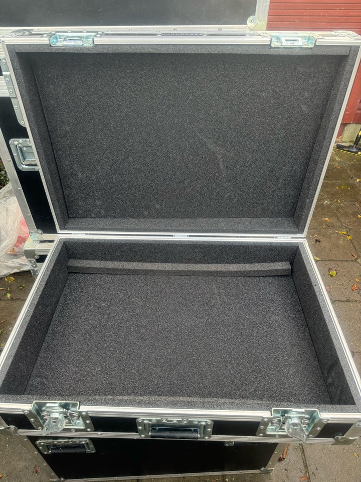 Flightcase, Duchcases Mellem