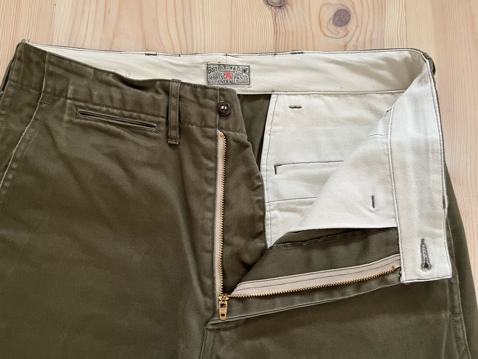 Chinos, Buzz Ricksons, str. 31