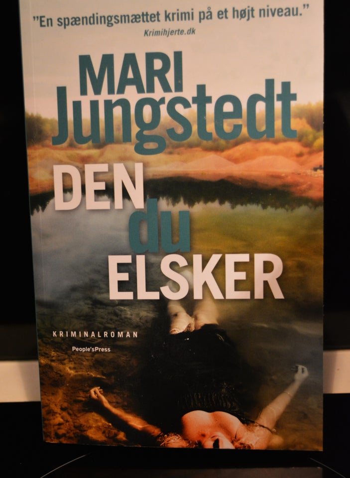 Den Du Elsker, Mari Jungstedt,