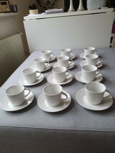 Porcelæn 12 kaffekopper med