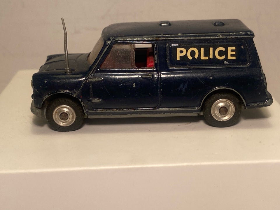 Modelbil Corgi Austin Mini Van