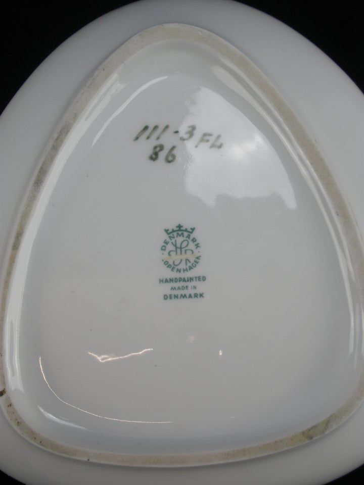 Porcelæn, Stor Skål Med Mark Og Hus,