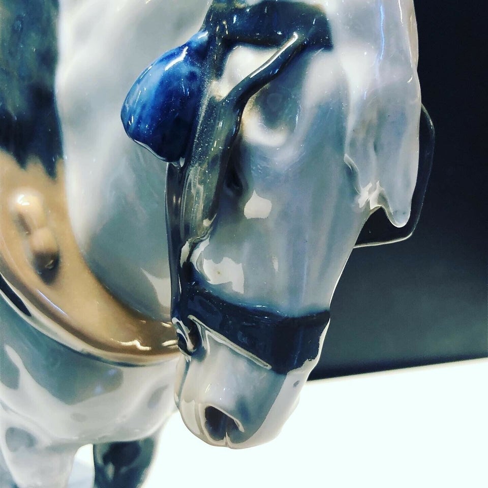 Brygget hest Porcelæn Figur  Royal