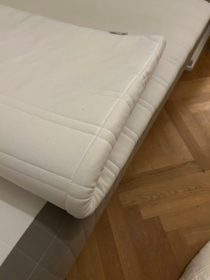 Boxmadrass ikea 120 cm