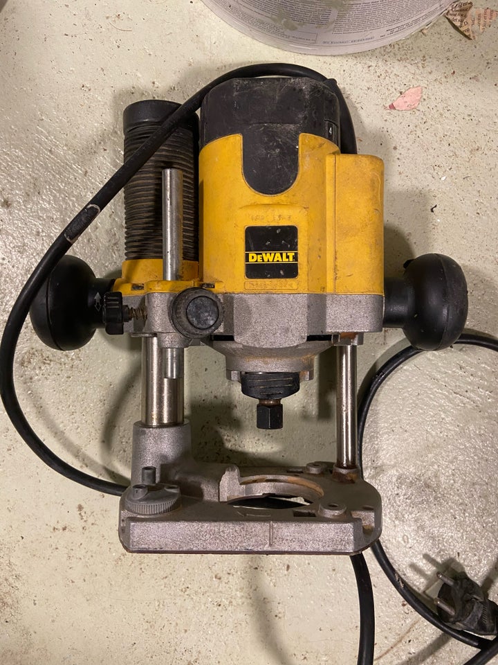 Overfræser, Dewalt dw621