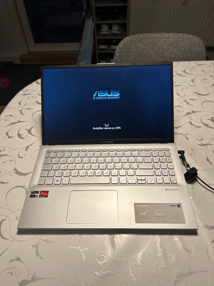 Asus X512D notebook, 2.6 GHz, 4 GB