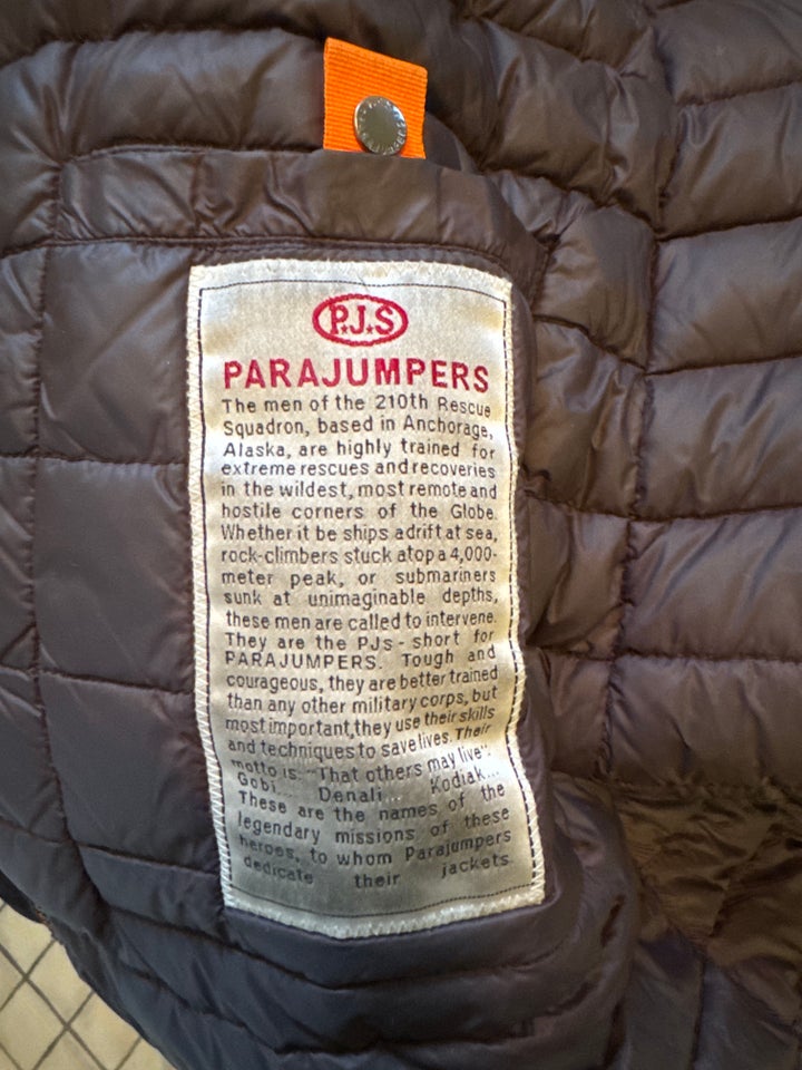 Pels, str. 36, Parajumpers