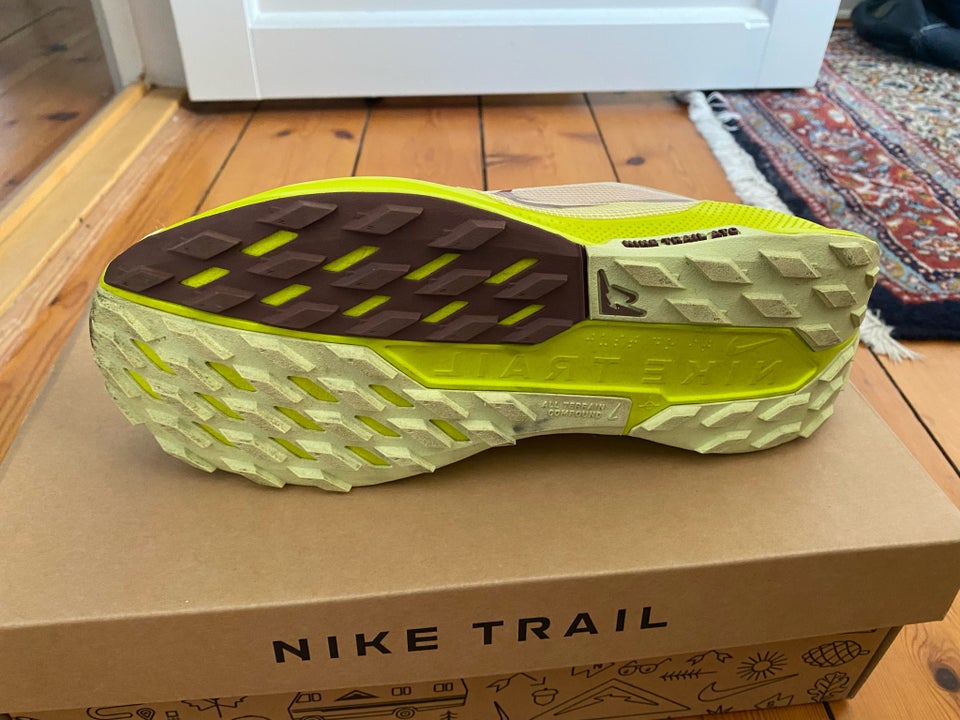 Løbesko, Trail løbesko, Nike