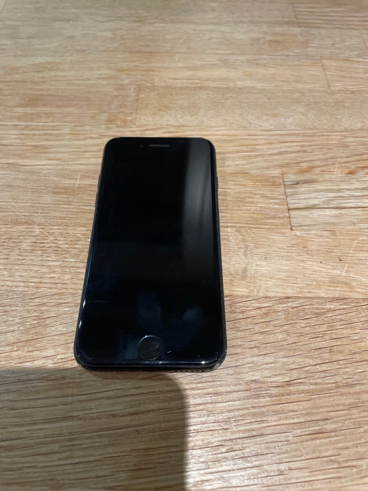 iPhone 7, 32 GB, sort