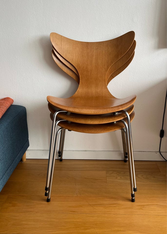 Arne Jacobsen stol M gen Liljen Its koral