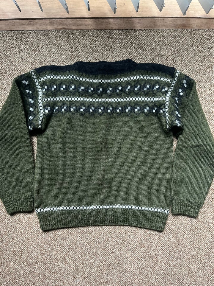 Sweater Hjemmestrik str 36