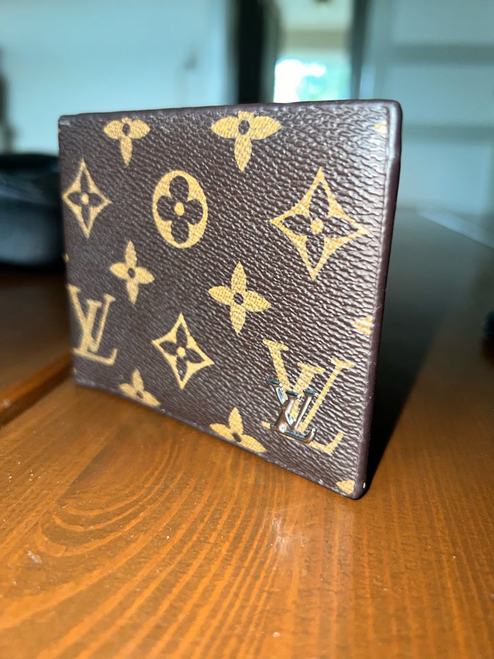 Pung, Louis Vuitton