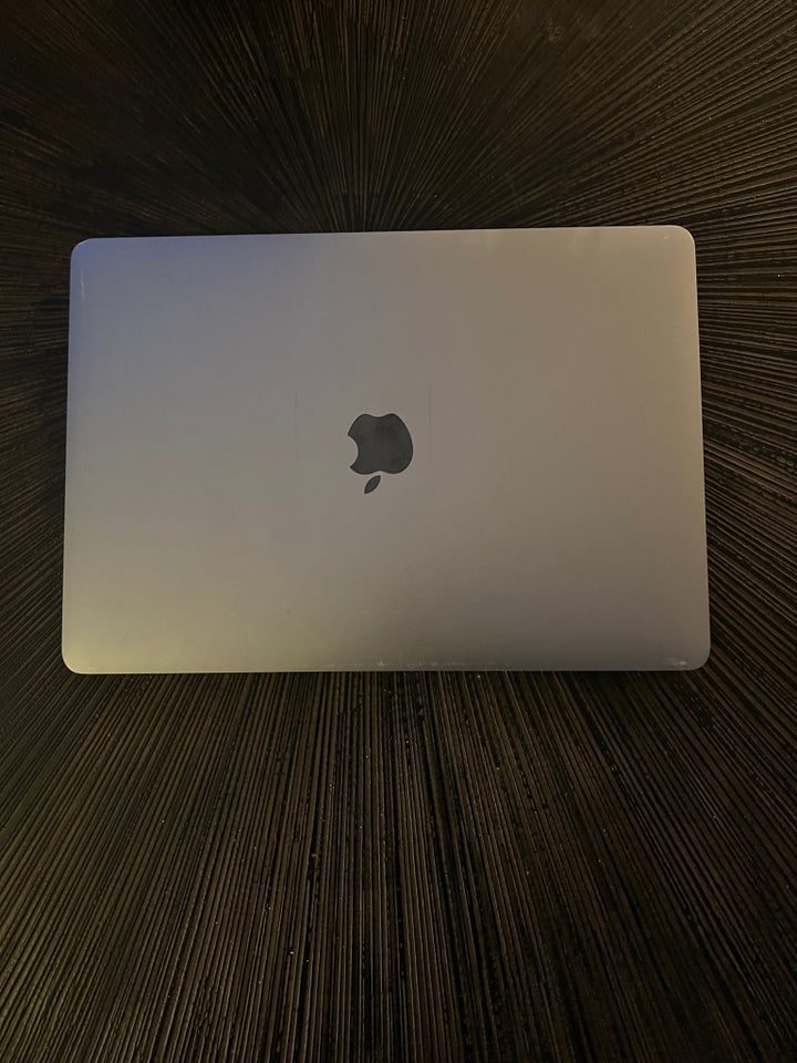 MacBook Pro, God