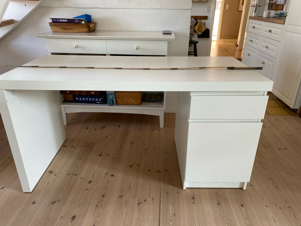 Skrivebord, Ikea, b: 140 d: 65